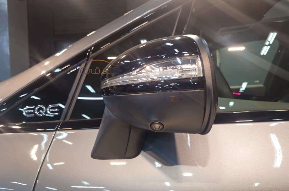 EQE Mercedes رمادي