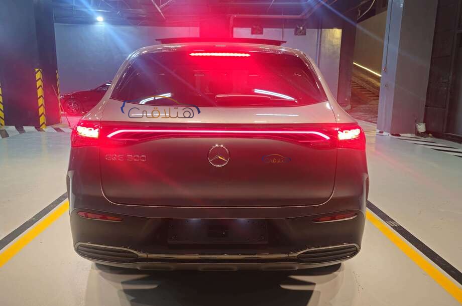 EQE Mercedes رمادي