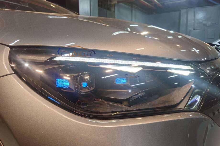 EQE Mercedes رمادي