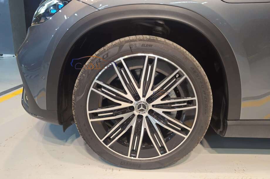 EQE Mercedes رمادي