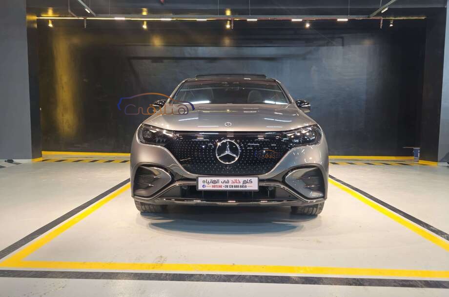 EQE Mercedes رمادي