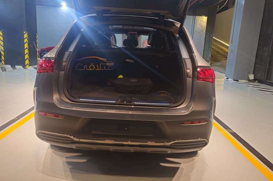 EQE Mercedes رمادي