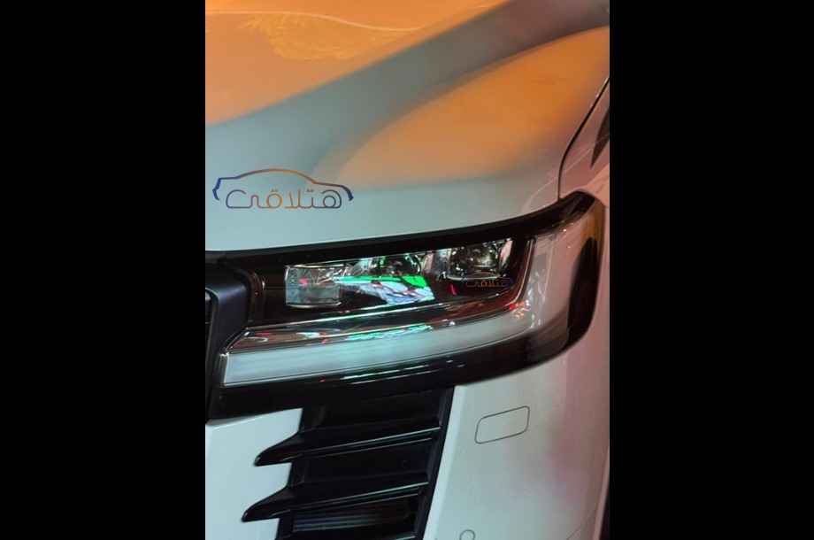 Land Cruiser Toyota أبيض