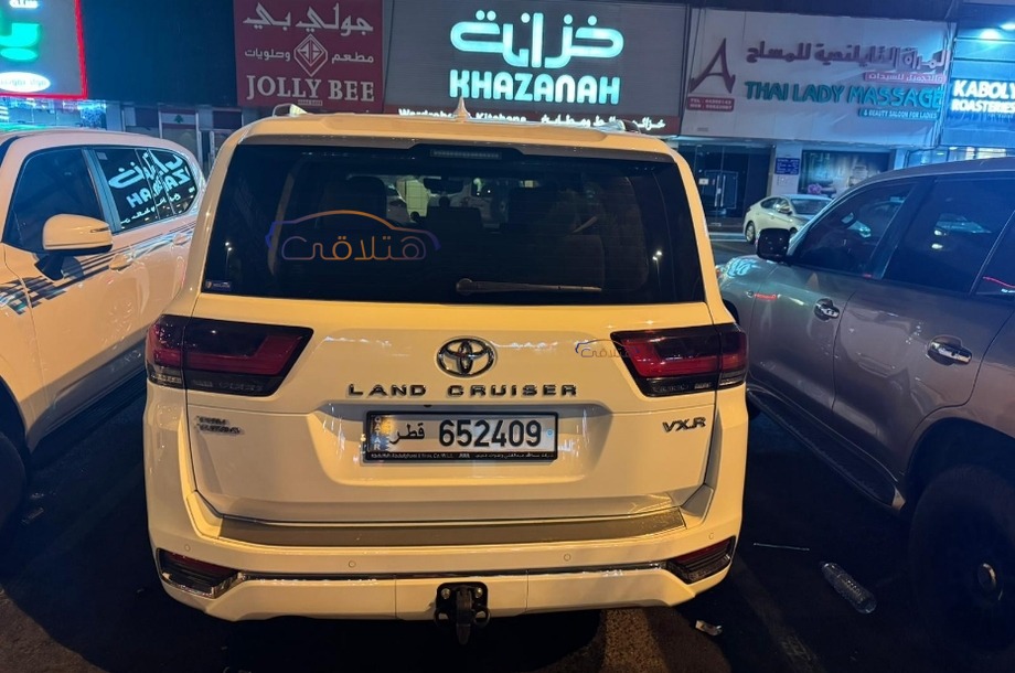 Land Cruiser Toyota أبيض