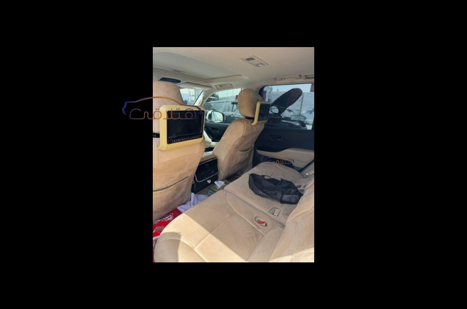 Land Cruiser Toyota أبيض