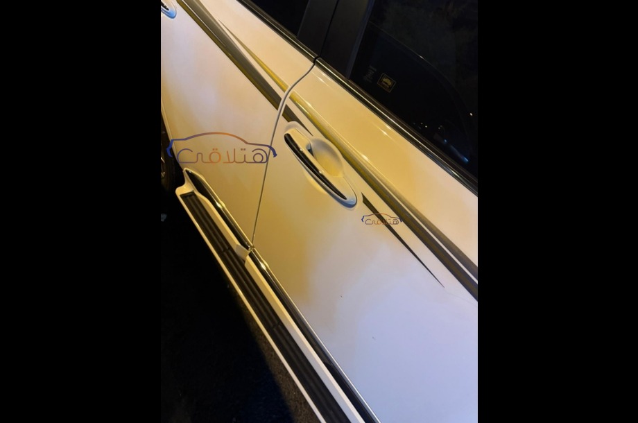 Land Cruiser Toyota أبيض