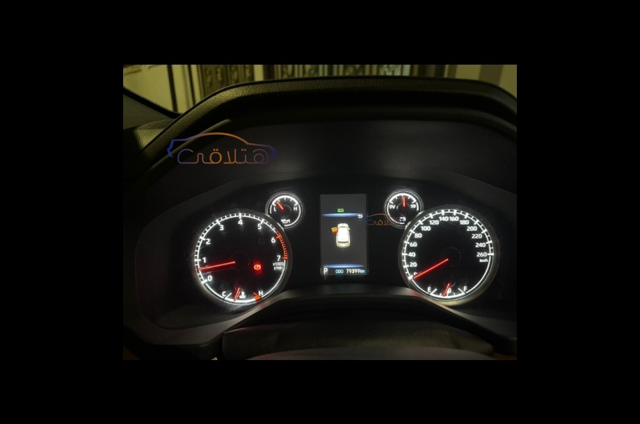 Land Cruiser Toyota أبيض