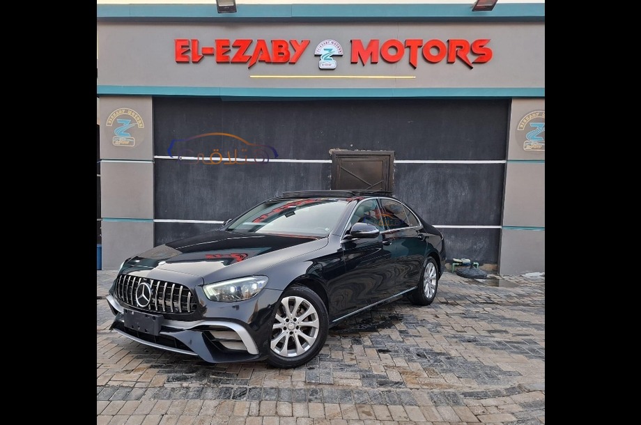 E 200 Mercedes أسود