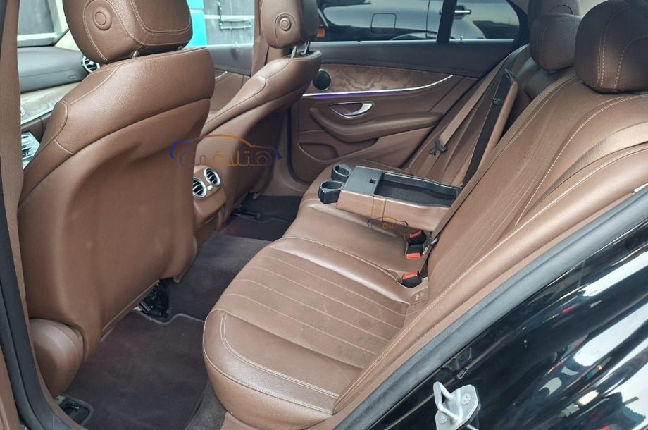 E 200 Mercedes أسود