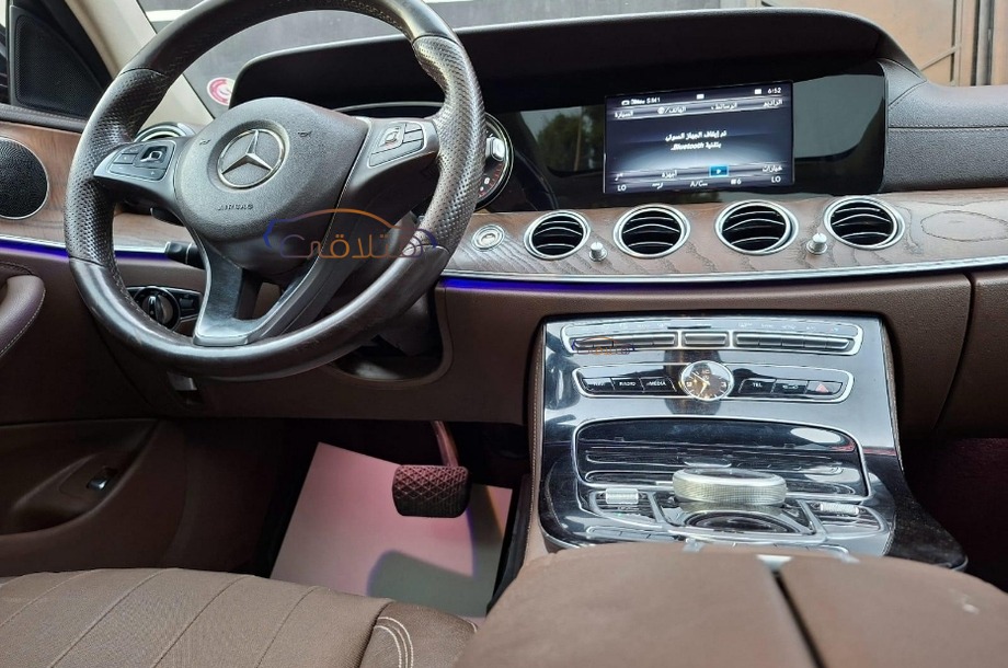 E 200 Mercedes أسود