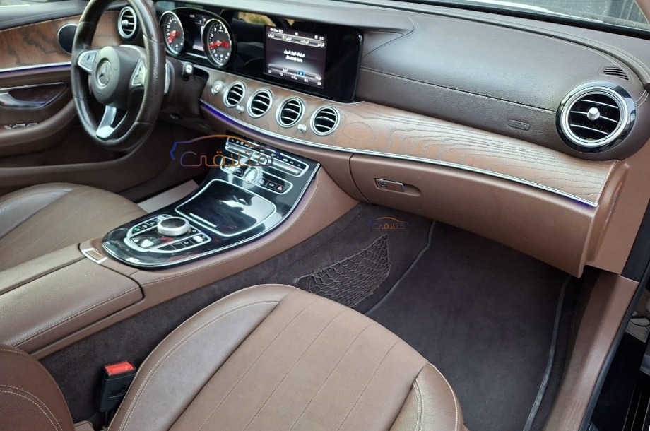 E 200 Mercedes أسود