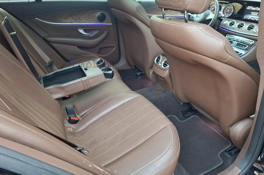 E 200 Mercedes أسود