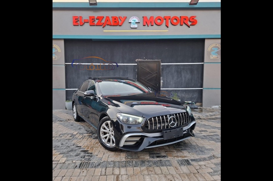 E 200 Mercedes أسود