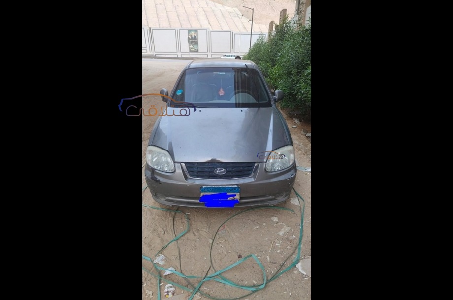Verna Hyundai فضي