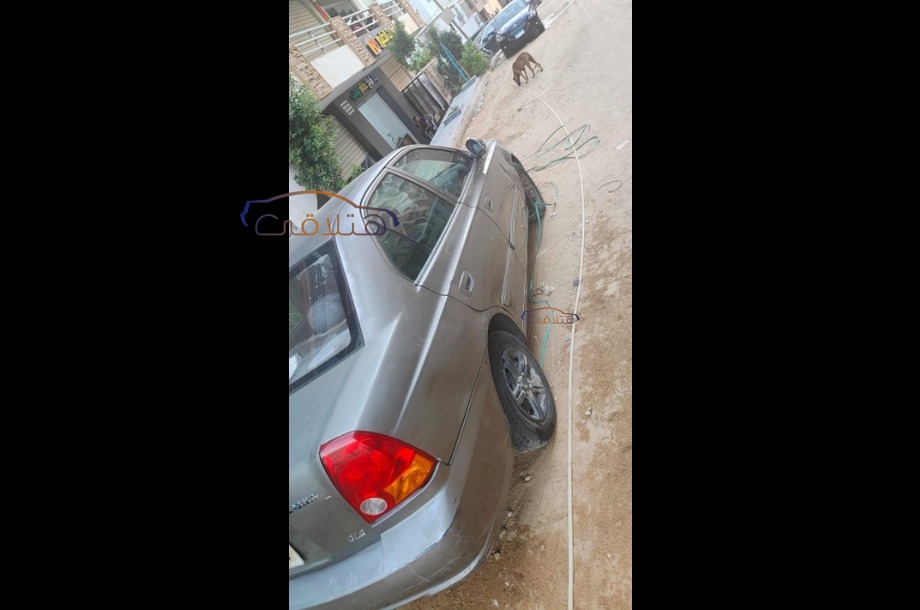 Verna Hyundai فضي