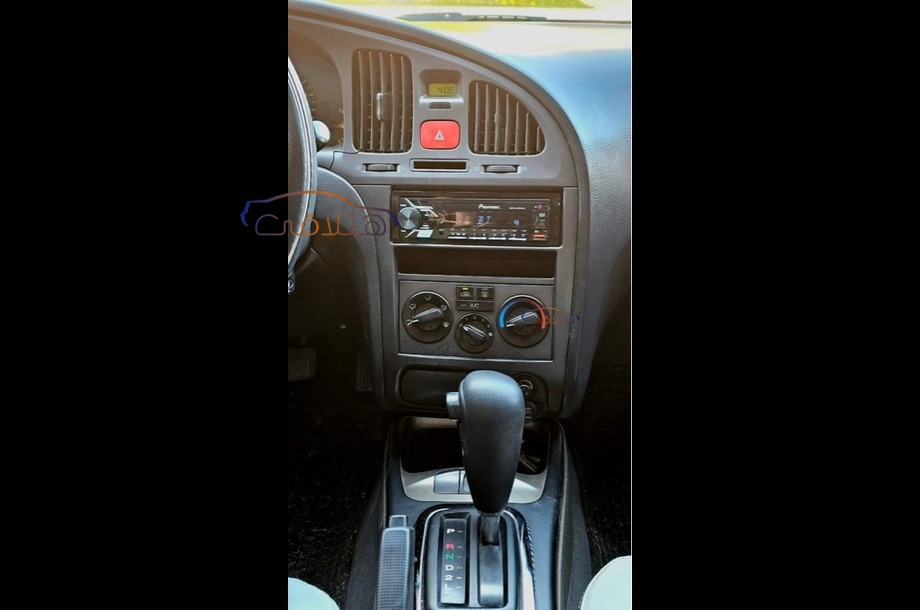 Elantra Hyundai أخضر