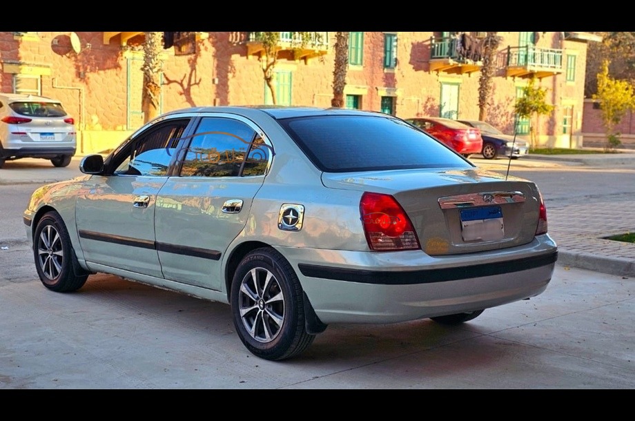 Elantra Hyundai أخضر