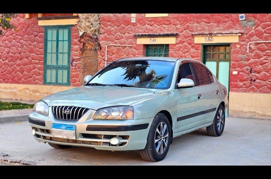 Elantra Hyundai أخضر