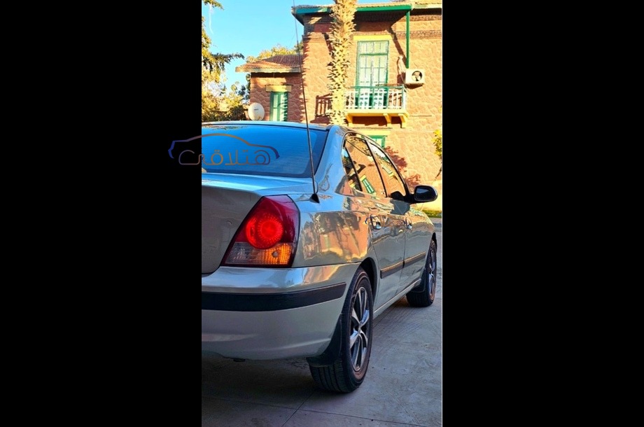 Elantra Hyundai أخضر