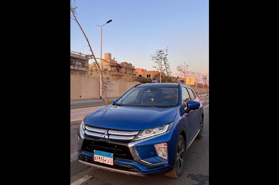 Eclipse Cross Mitsubishi أزرق