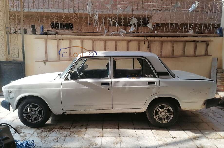 2107 Lada أبيض