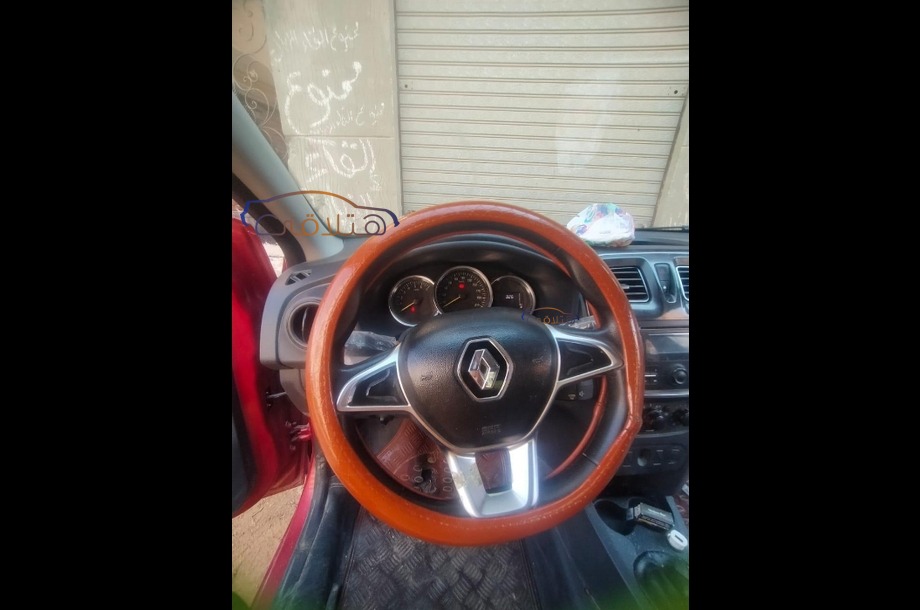 Logan Renault احمر