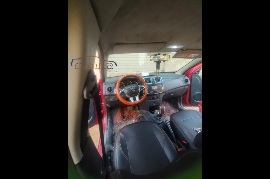 Logan Renault احمر