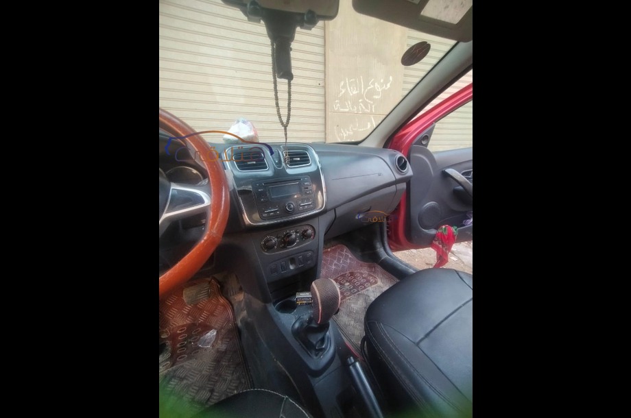 Logan Renault احمر