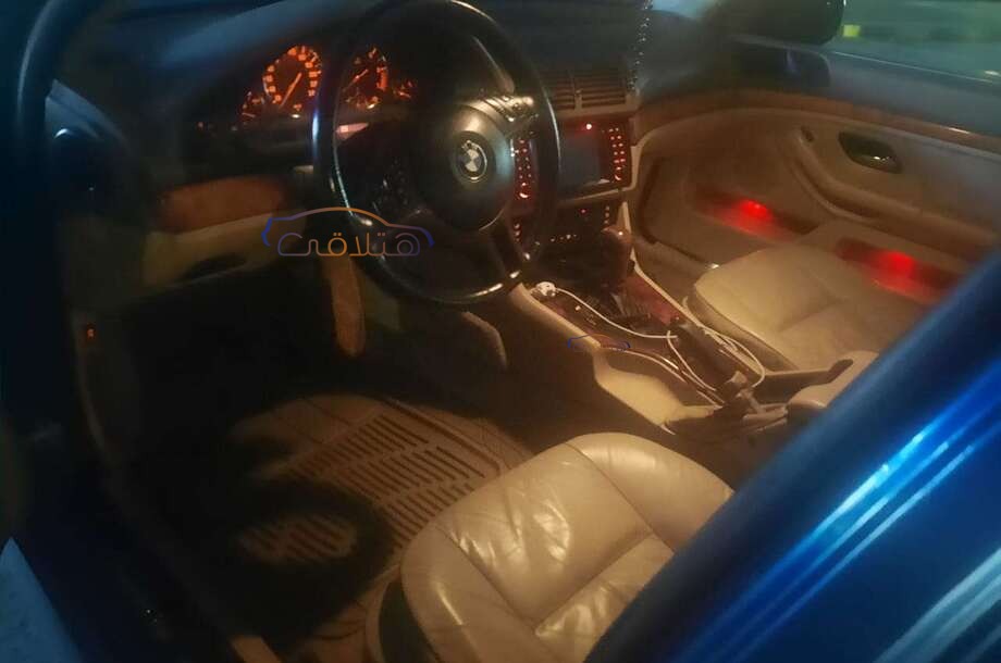 528 BMW الأزرق الداكن