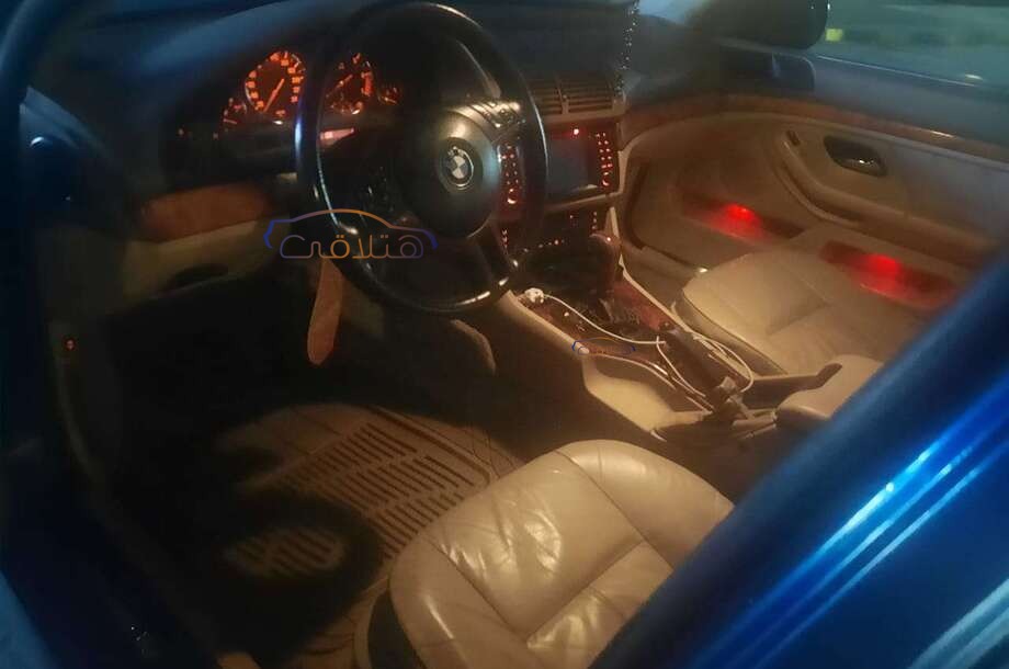 528 BMW الأزرق الداكن