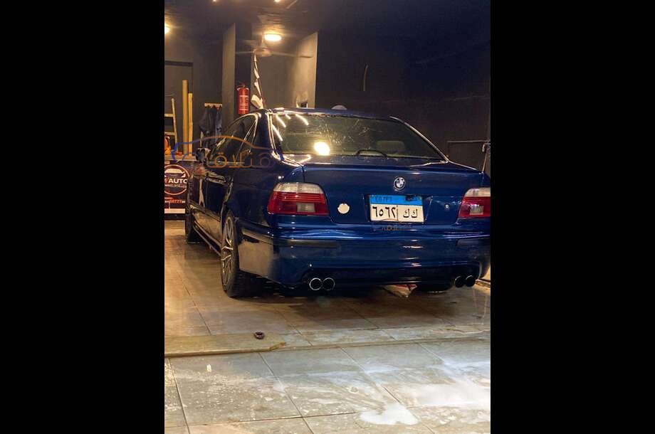 528 BMW الأزرق الداكن