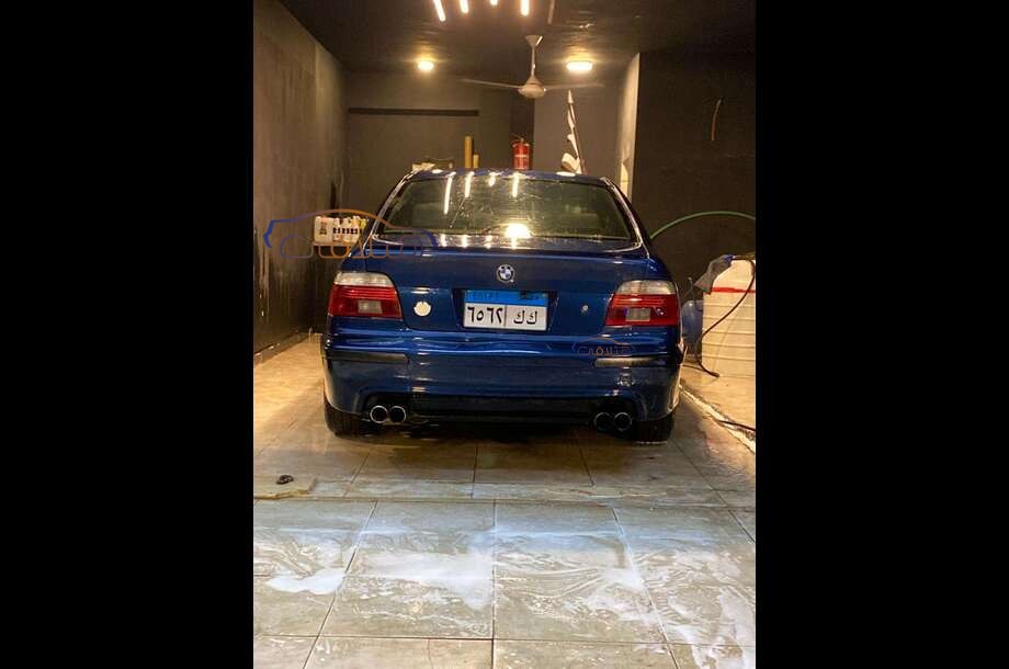 528 BMW الأزرق الداكن