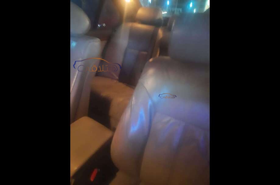 528 BMW الأزرق الداكن