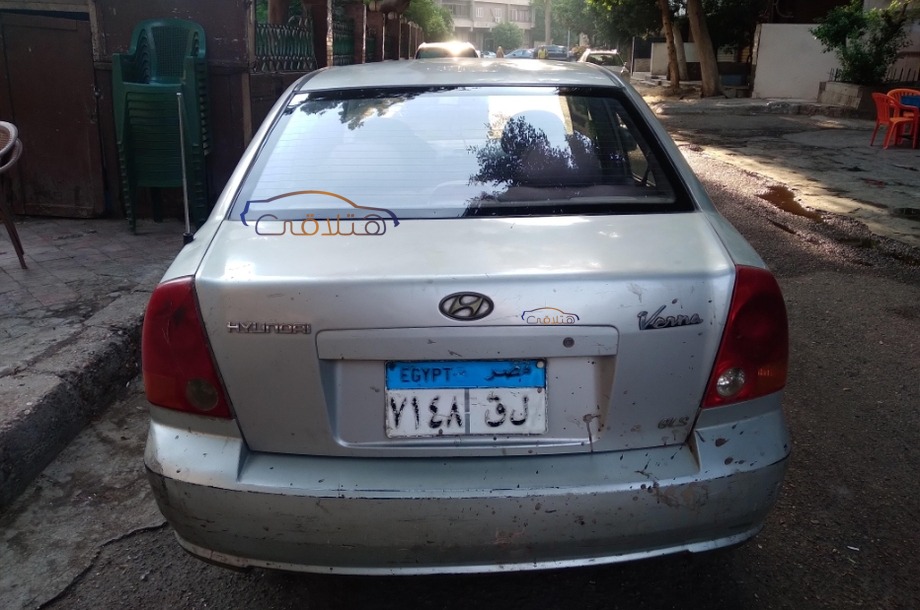 Verna Hyundai فضي