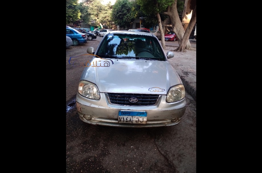 Verna Hyundai فضي