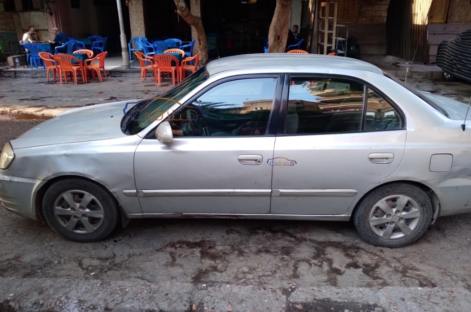 Verna Hyundai فضي