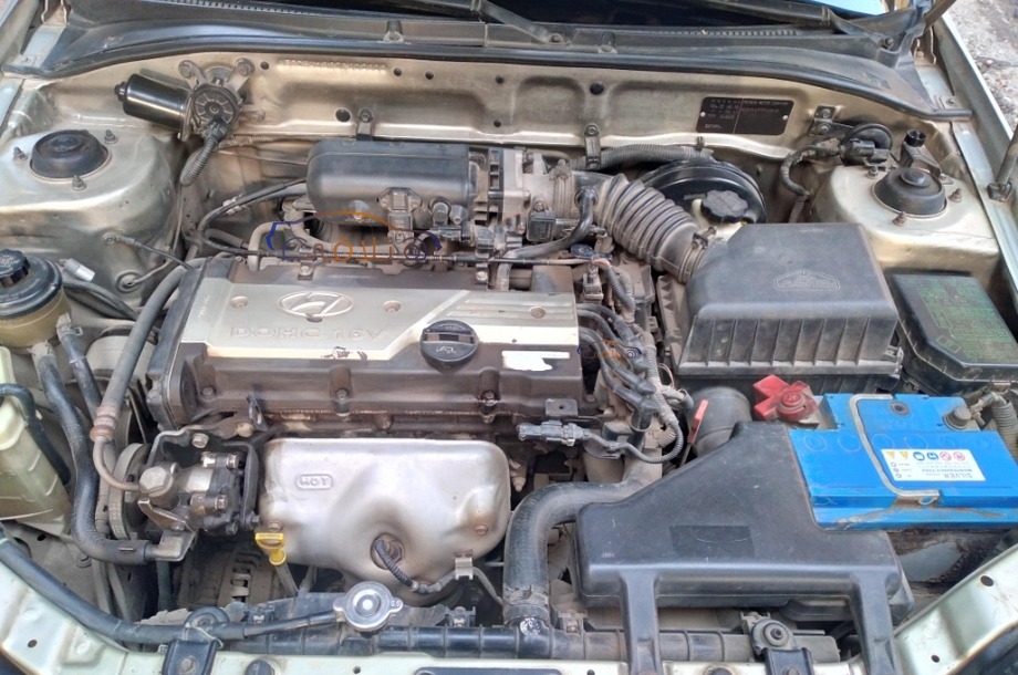 Verna Hyundai فضي