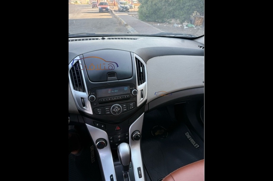 Cruze Chevrolet بني