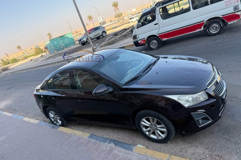 Cruze Chevrolet بني