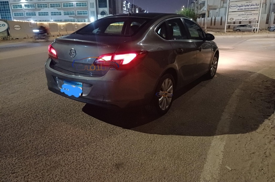 Astra Opel فضي