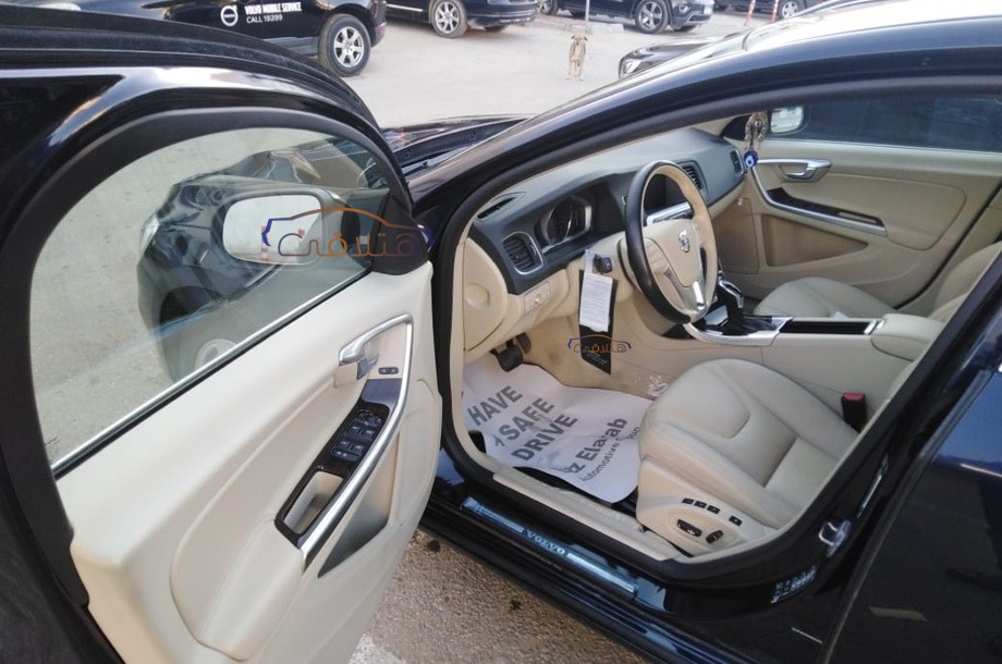 S60 Volvo الأزرق الداكن