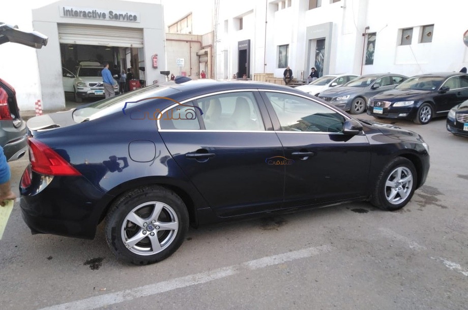 S60 Volvo الأزرق الداكن