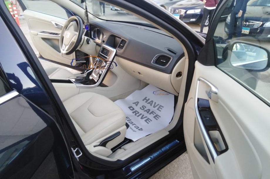 S60 Volvo الأزرق الداكن