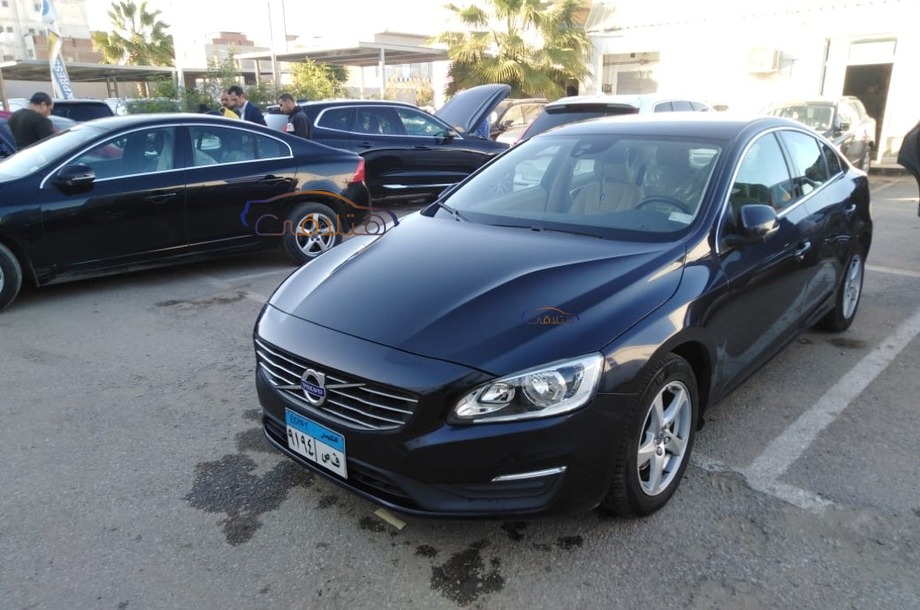 S60 Volvo الأزرق الداكن