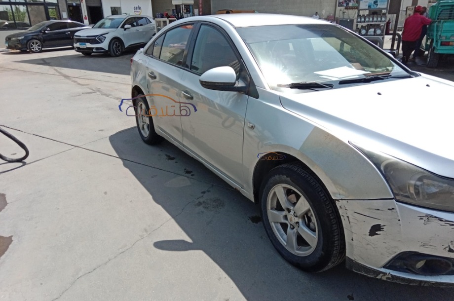 Cruze Chevrolet فضي