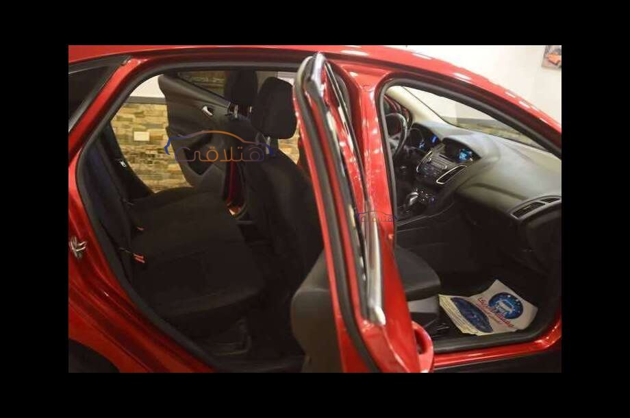 Focus Ford Red