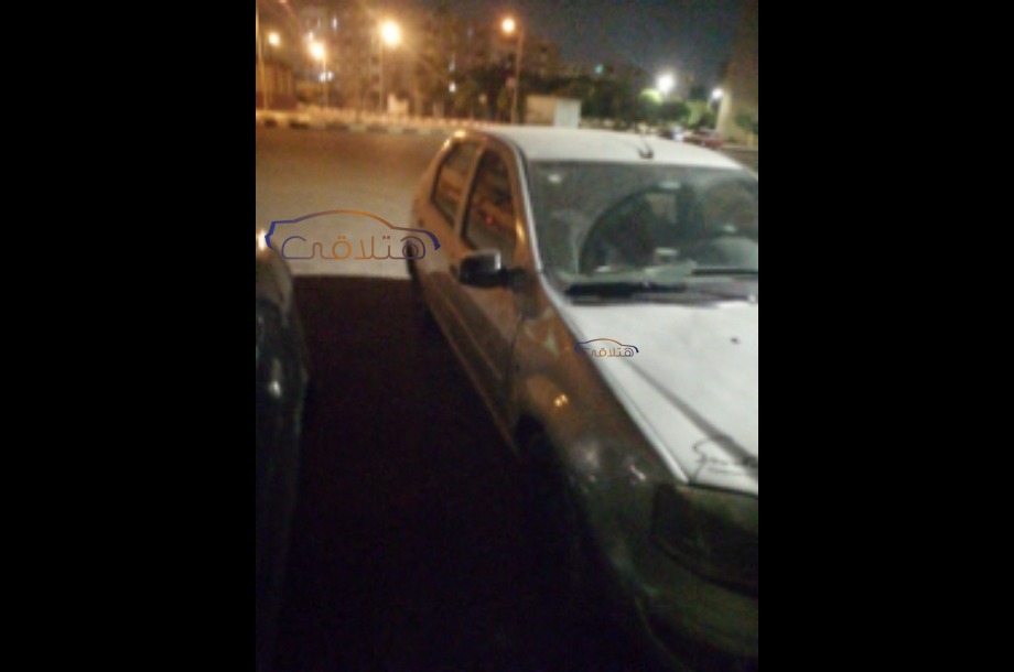 Logan Renault فضي