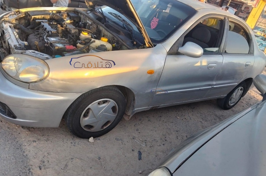 Lanos Chevrolet فضي