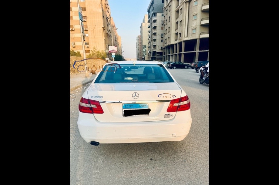 E 200 Mercedes أبيض