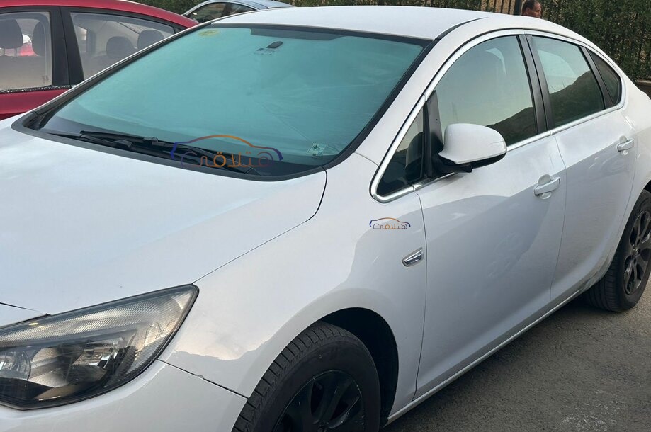 Astra Opel أبيض